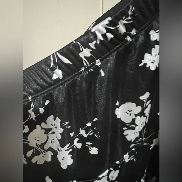 Torrid 3 3x plus size strapless satin black white floral Asian style tube top - Picture 4 of 6